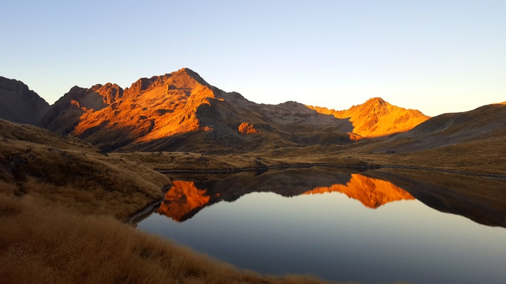 Sunrise in Angelus hut